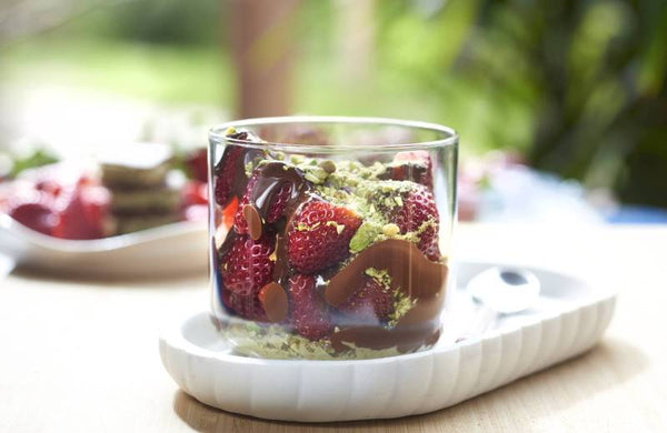 Strawberry “Dubai Style” with toasted coconut and pistachio cream